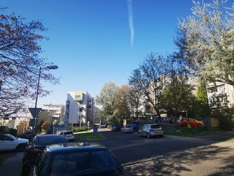 2i.byt 75m, Svetlá ul.,pri Horskom parku, loggia, výhľad,TOP - 10