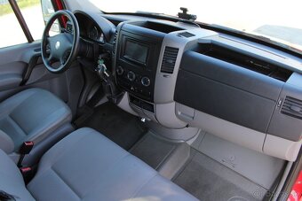 VOLKSWAGEN CRAFTER 2.5TDI,8MÍST,KLIMA,KAMERA,N.TOPENÍ,TAŽNÉ - 10