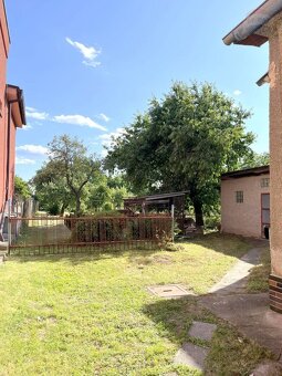 Novinka - rodinný dom s veľkým rovinatým pozemkom 1370 m2 - - 10