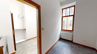 Na prenájom obchodný priestor s parkovaním v centre Trenčína - 10
