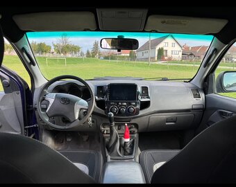 Toyota Hilux - 10