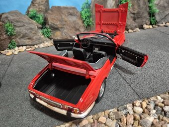 Prodám model 1:18 Peugeot 504 cabrio - 10