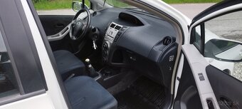 Toyota Yaris - 10