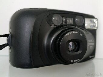 Yashica Zoomate - 10