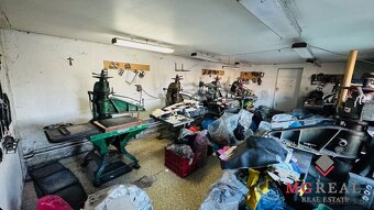 Na predaj rodinný dom Malé Uherce vhodný aj na podnikanie - - 10