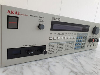 Sampler Akai S950 v perfektnom stave. - 10