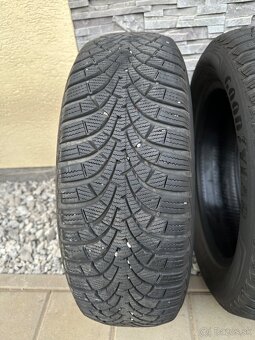 205/60 R16 92H zimné GOODYEAR - 10