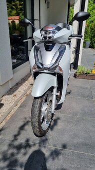 Honda SH125 r.v.2019 s kufrom a plachtou - 10