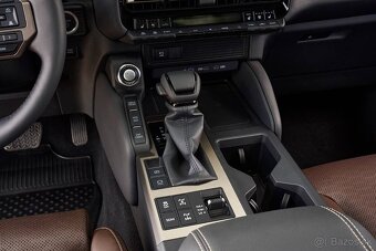 2025 TOYOTA LAND CRUISER HYBRID 4WD - 10