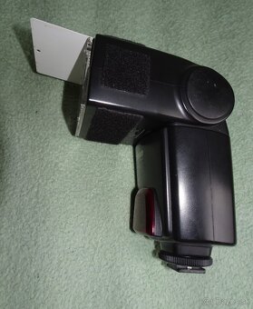 Predám externý blesk na zrkadlovky CANON. - 10
