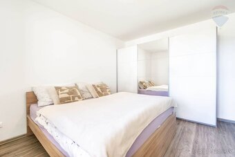MODERNÝ DVOJPODLAŽNÝ RODINNÝ DOM - PREDAJ - Nitrianske Pravn - 10