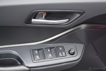 Toyota C-HR 1.8 Hybrid - slovenské auto - 10