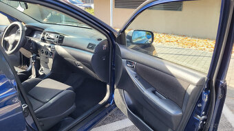 Toyota Corolla E12J rok 2004 - 10