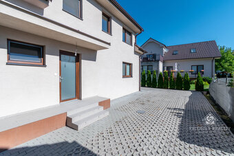 EXKLUZÍVNE NA PREDAJ KOMFORTNÝ 5-IZBOVÝ RODINNÝ DOM V MODRE - 10