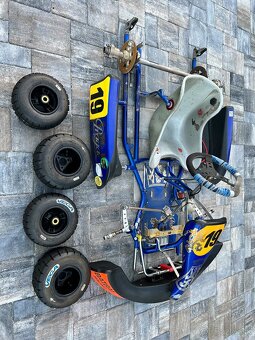 Závodná motokára - 10