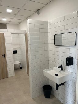 Klimatizované kancelárie v širšom centre s parkovaním - 10