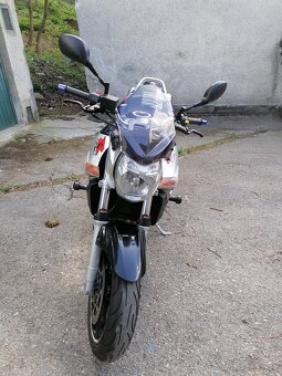 SUZUKI GSR 600 - 10