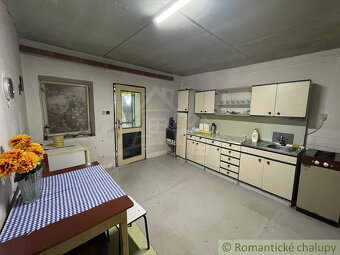 Priestranný pozemok so starým rodinným domom na samote v o - 10