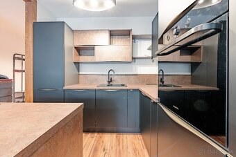 MODERNÝ DIZAJNOVO RIEŠENÝ 1i BYT S VEĽKOU LOGGIOU - 10