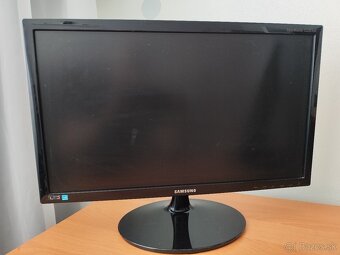 LCD monitory Samsung a Philips - 10