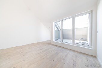 REZERVOVANÝ - MIKELSSEN - Na predaj priestranný 3 izbový byt - 10