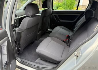 Opel Signum 1,8i /103Kw klima kombi benzín manuál 103 kw - 10