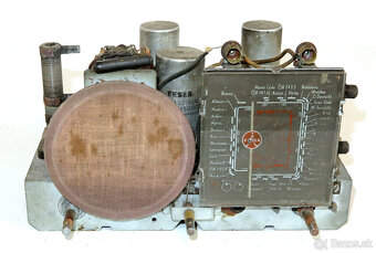 Elektrónkové bakelitové rádio Tesla Talisman 306U - 10