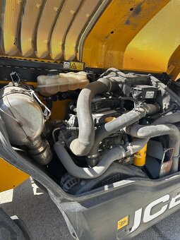 Teleskopický nakladač JCB 531-70 - 10