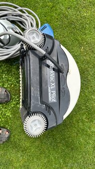 Predam Robotický vysávač bazénov Hayward vo výbornom stave n - 10