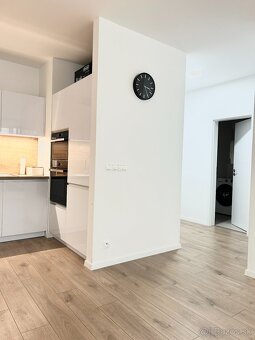 PRENÁJOM 2 izbový byt s parkovacím miestom v cene - 10