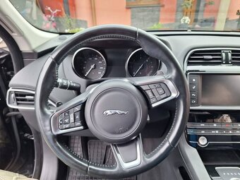 Jaguar F-pace 2.0d - 10
