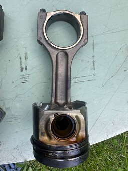 Ojnice a piesty BMW N57D30A - 10