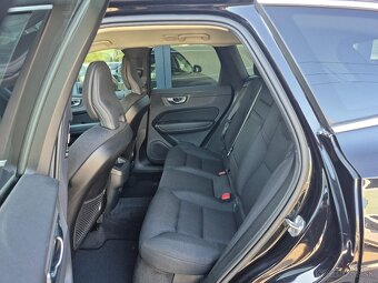Volvo XC60 B4 Momentum AWD A/T - 10