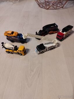 matchbox a hotwheels - 10