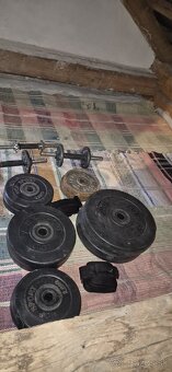 Predám fitness lavicku s 55kg závažím a jednoručky - 10