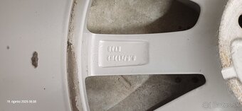Orginal sada VW disky 6.5Jx17 ET38 zimne pneu Good Year - 10