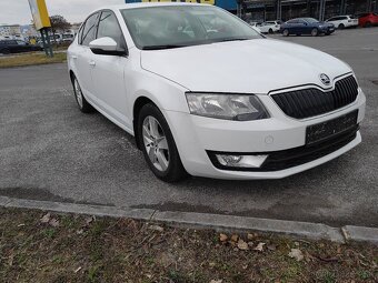 Octavia 1.6 TDI sedan perleť NAVI Vyhrev vzadu - 10