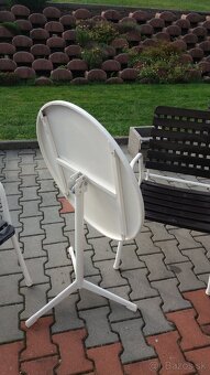 Predam set okruhly,sklapaci stol plus stolicky vhodny kde-ko - 10
