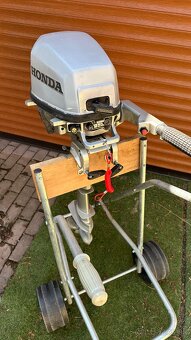 Predam zavesny lodny motor Honda 5 HP v dobrom stave štartuj - 10