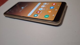 Samsung galaxy A8 2018 4/32GB  android 9 zlatý rám - 10