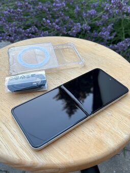SAMSUNG GALAXY Z FLIP3 5G - 256GB - CREAM (Krémová) - 10