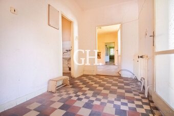 REZERVOVANÉ Priestranný rodinný dom so 6 izbami a garážou –  - 10