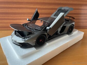 1:18 Autoart - Lamborghini Aventador SV - 10