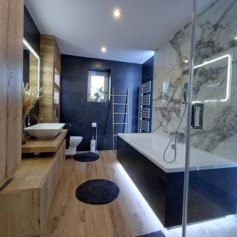 Predaj priestranného rodinného domu so záhradou a pozemkom - 10