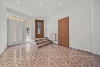 4-IZBOVÝ RODINNÝ DOM S GARÁŽOU, ZIMNOU ZÁHRADOU A PIVNICOU - 10