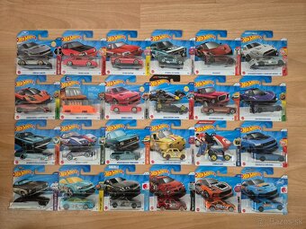Hot Wheels autíčka mix - 10