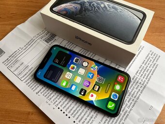 Apple iPhone XR 64GB - 10