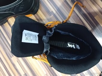 Pracovna obuv 48 - 10