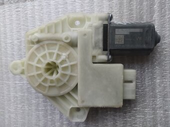 Motorček stahovania okná Škoda Octavia 3 Rapid VW Golf 7 - 10