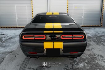 Dodge Challenger - 10